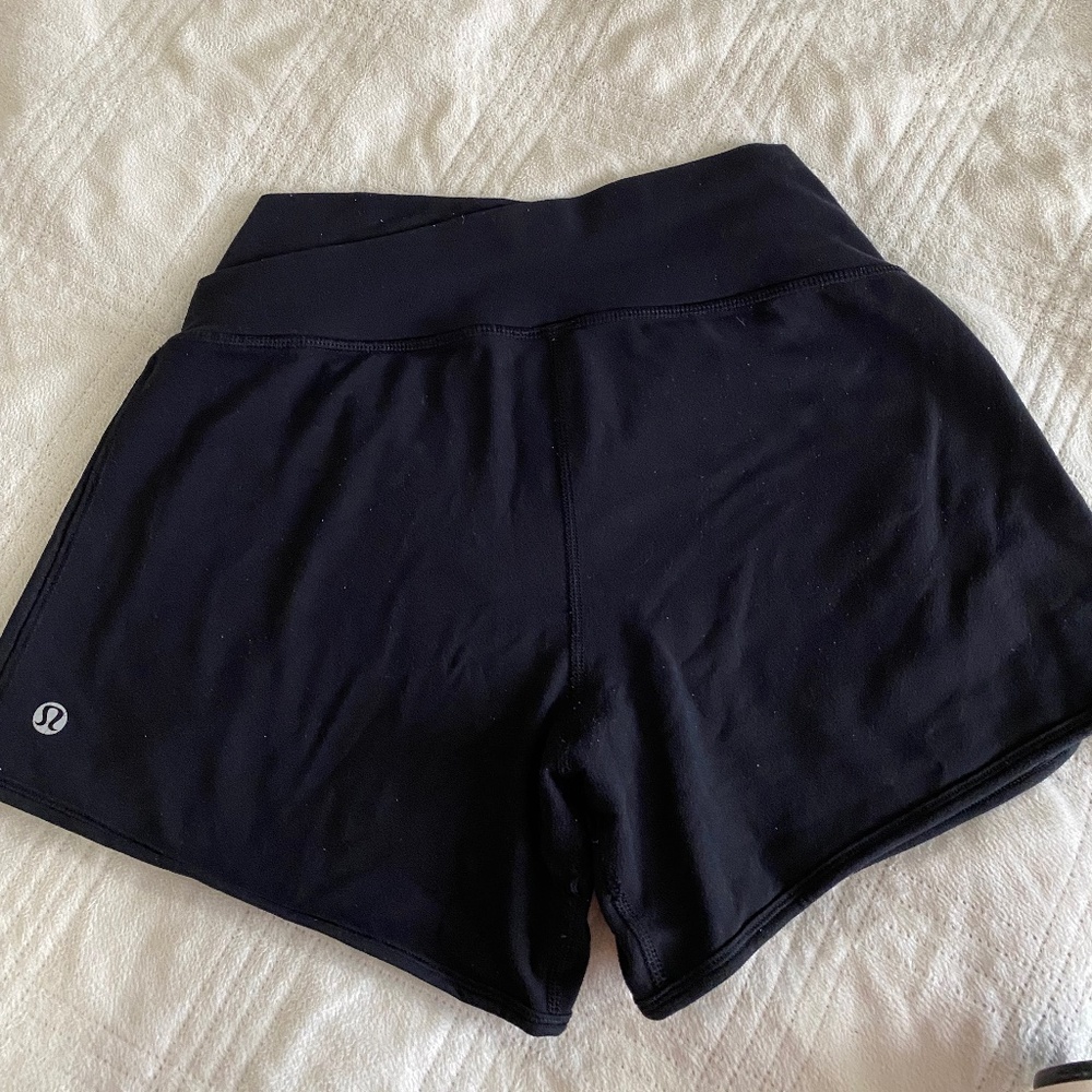 Lululemon women black shorts